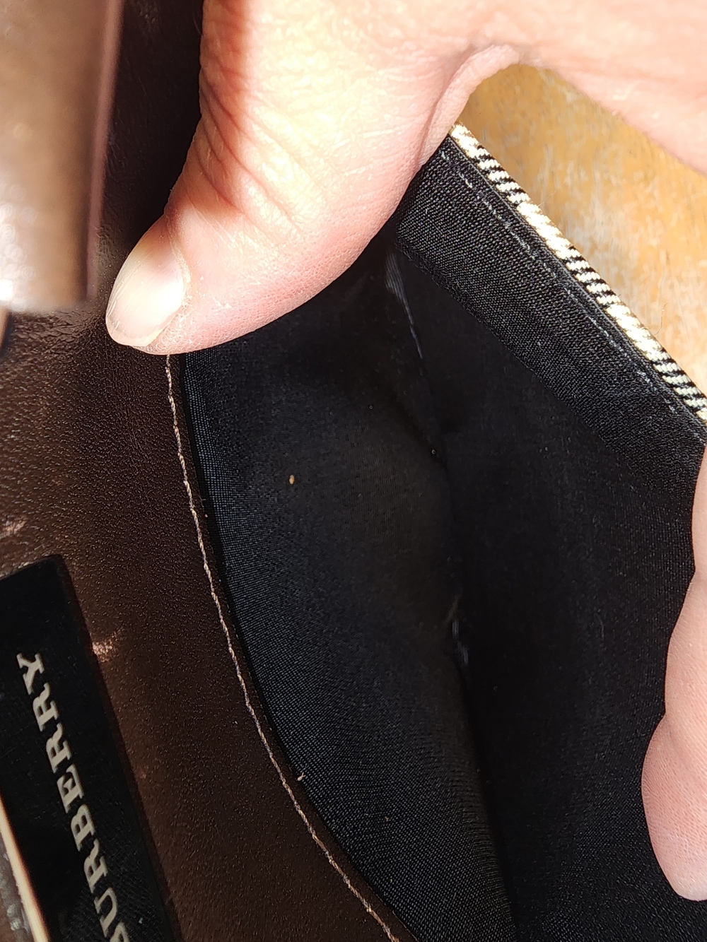 Burberry House Check canvas top handle bag featuring brown leather trim - Picture 7 of 16
